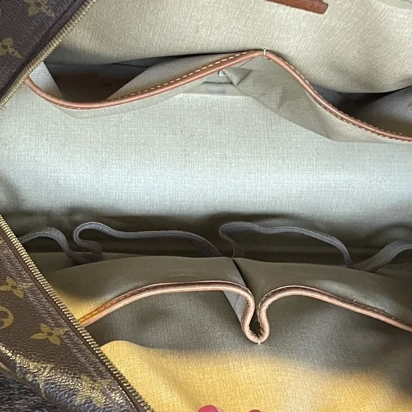 LV Deauville Handbag. Preowned condition. - Picture 6 of 7